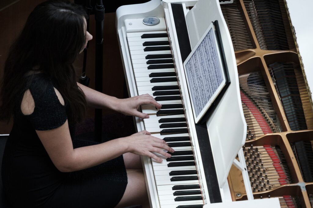 ピアノ piano スクール 演奏